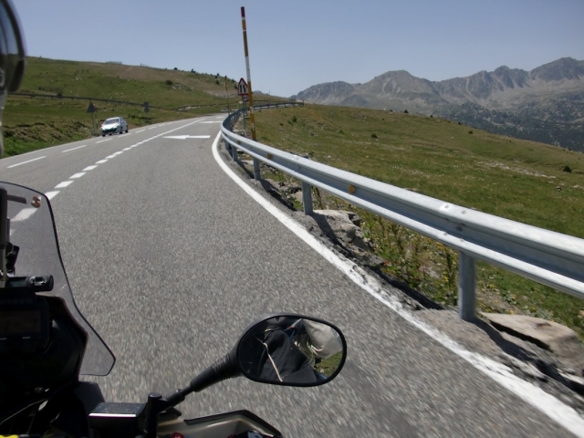 Camino hacia Andorra en moto